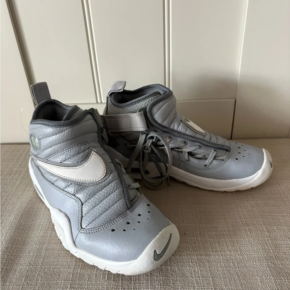 Nike Air Shake Ndestrukt basketball shoe Youth 4.5‎ Cool Grey